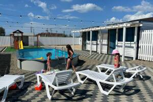 Изображение гостиницы "Домики с бассейном «На море и точка»"