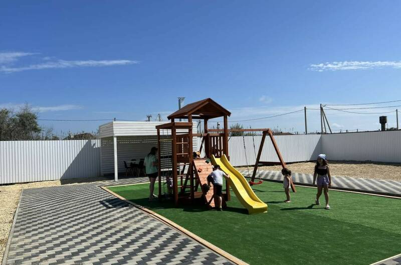 Изображение Изображение отеля / гостиницы "Домики с бассейном «На море и точка»" #10 #8