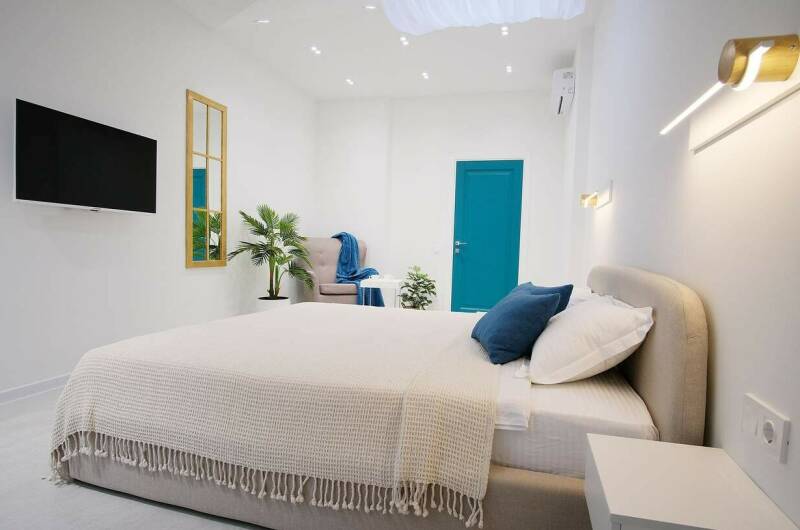 Изображение Изображение квартиры &quot;Дизайнерская мансарда в 150 метрах от моря&quot; #2 #2