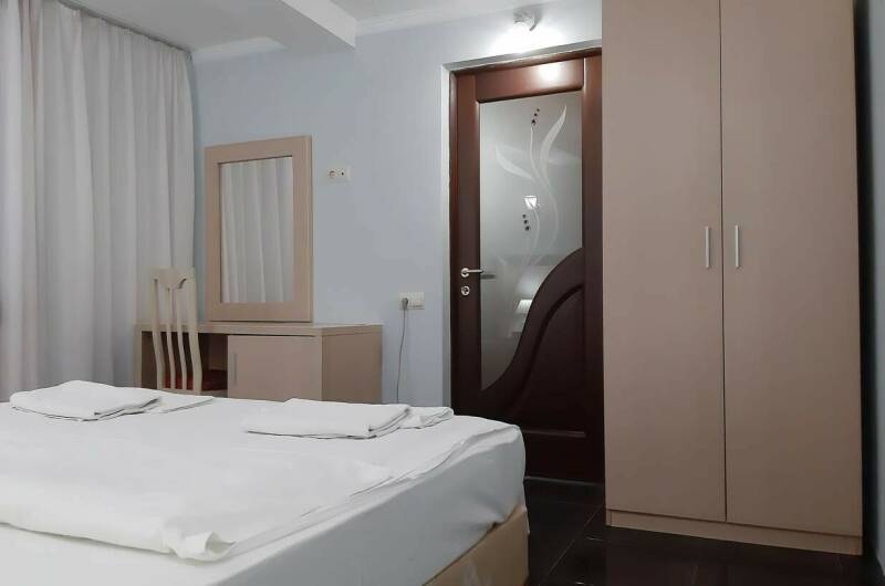 Изображение Изображение квартиры "Трёхкомнатная квартира в центре у моря" #8 #8