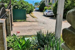 Номер в частном секторе на Школьной