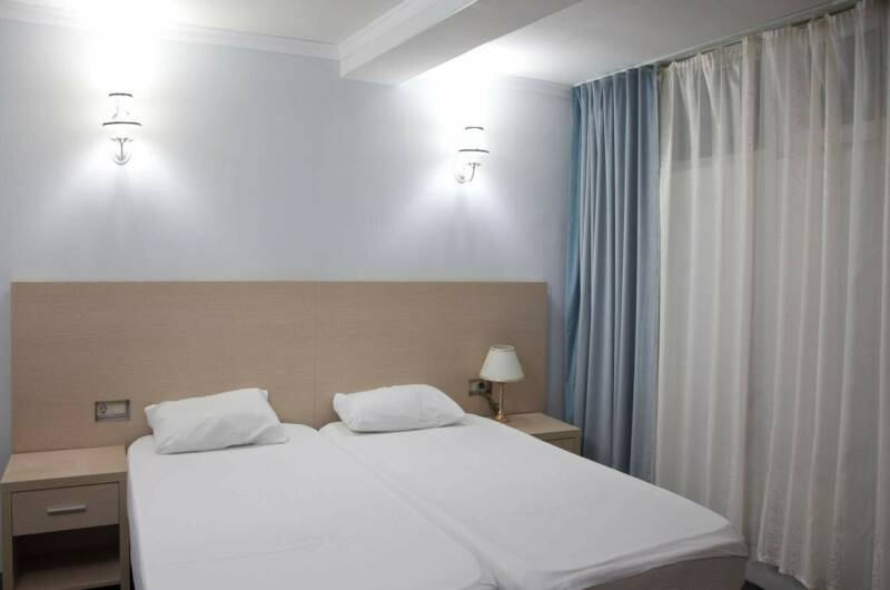 Изображение Изображение квартиры / апартамента "Трёхкомнатная квартира в центре у моря" #11 #9