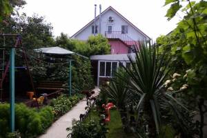 Изображение отеля / гостиницы "Гостевой дом «Зеленый дворик на Черноморской»"