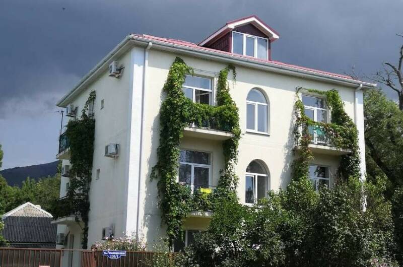 Изображение Изображение гостиницы "Частный дом на ул. Революционной, 136 (У Ларисы)" #1 #1