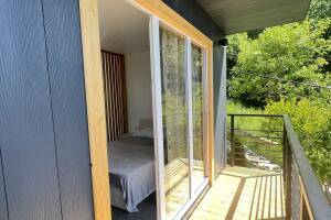 Изображение гостиницы "Комплекс коттеджей «Лесной рассвет у моря»"